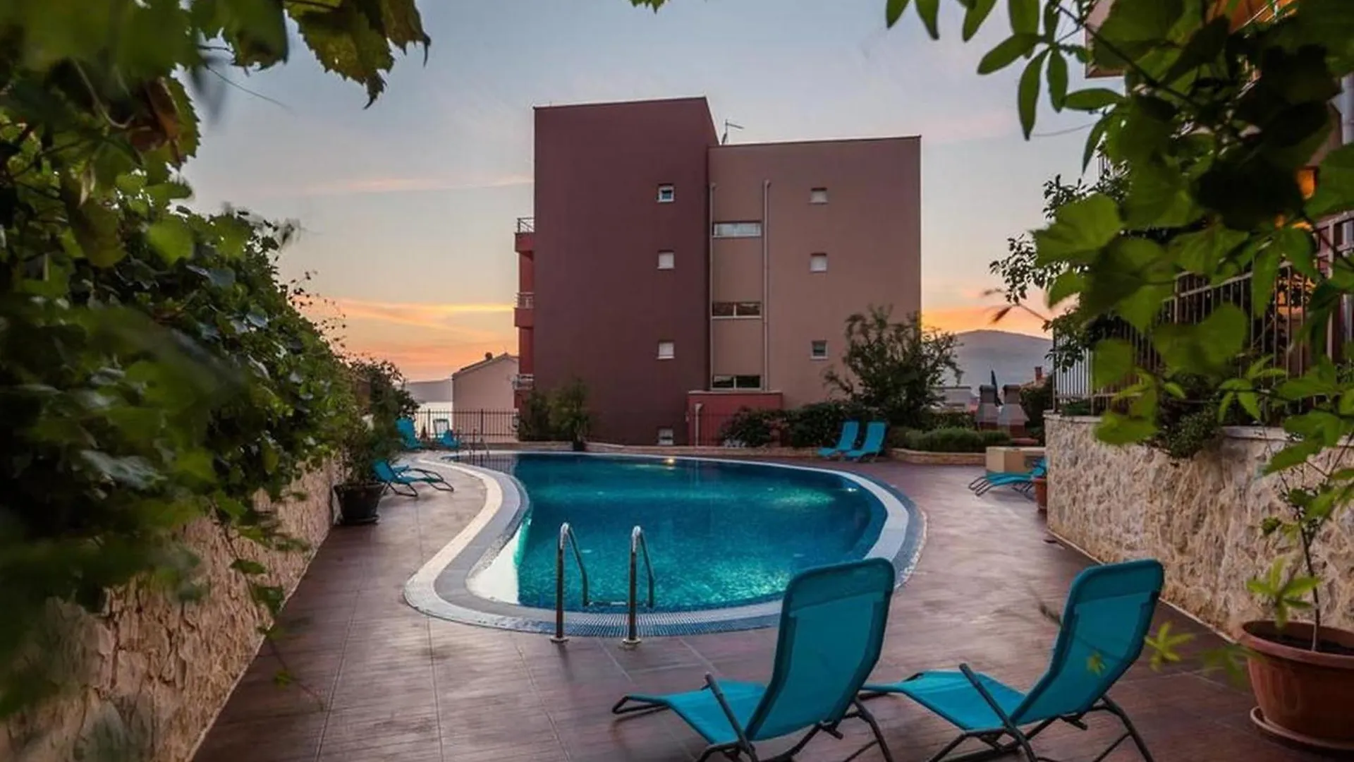 Three Bedroom Apartment With Sea View And Pool Aside Τρογκίρ