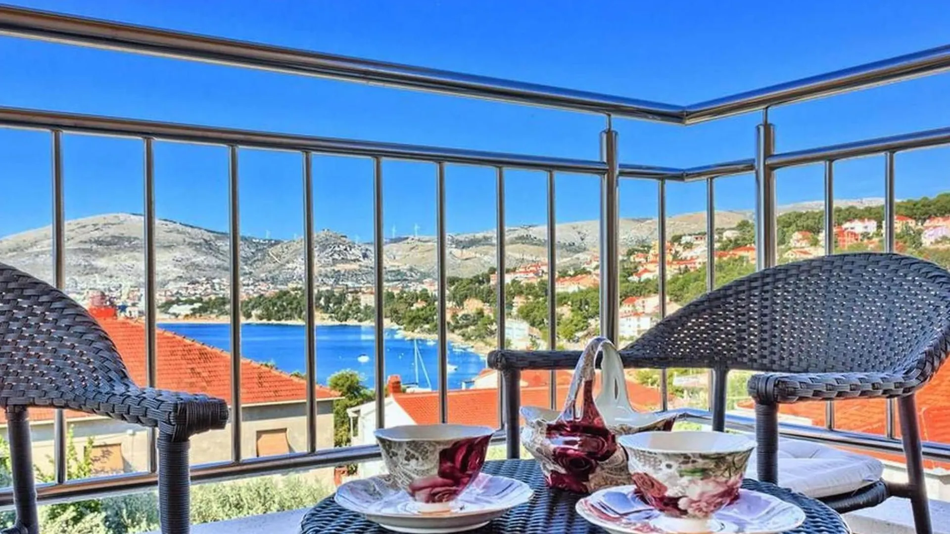 Three Bedroom Apartment With Sea View And Pool Aside Trogir 0*,  Kroatien