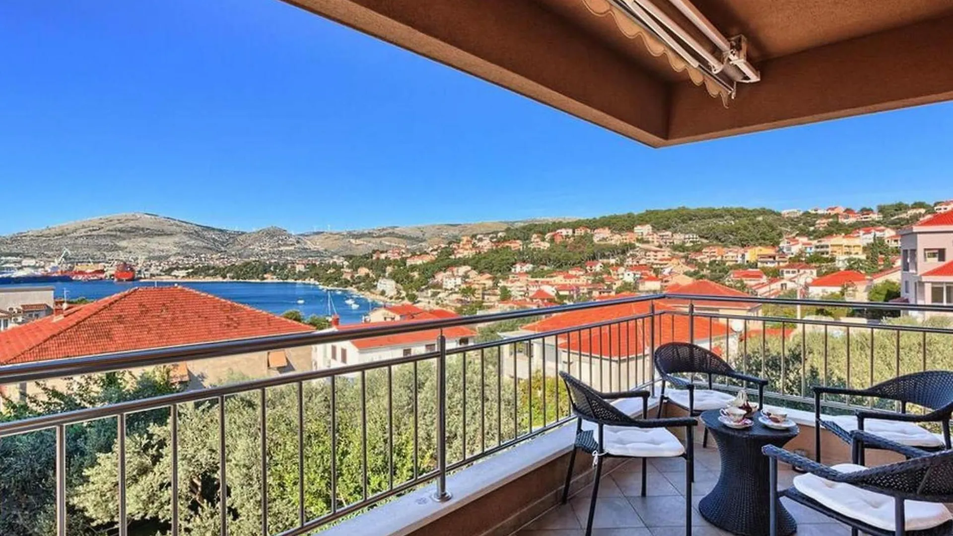 Three Bedroom Apartment With Sea View And Pool Aside Τρογκίρ