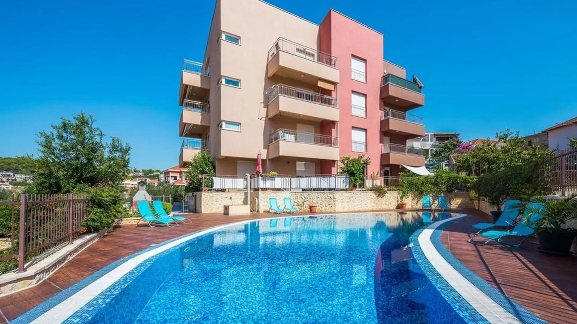 Three Bedroom Apartment With Sea View And Pool Aside Trogir